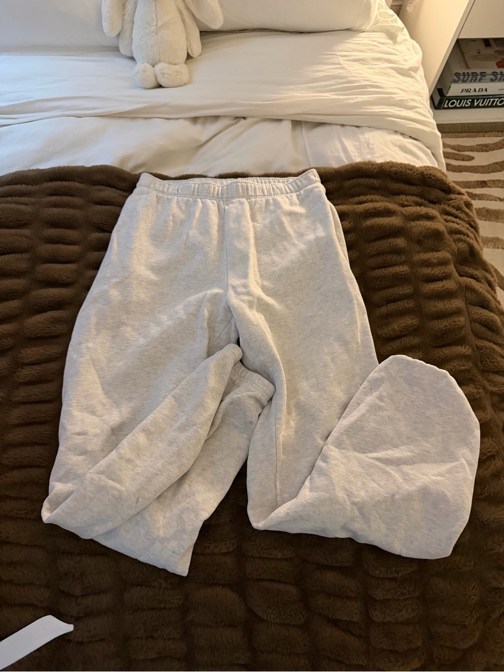 Aritizia Light Gray Sweatpants - Comfortable Everyday Bottoms